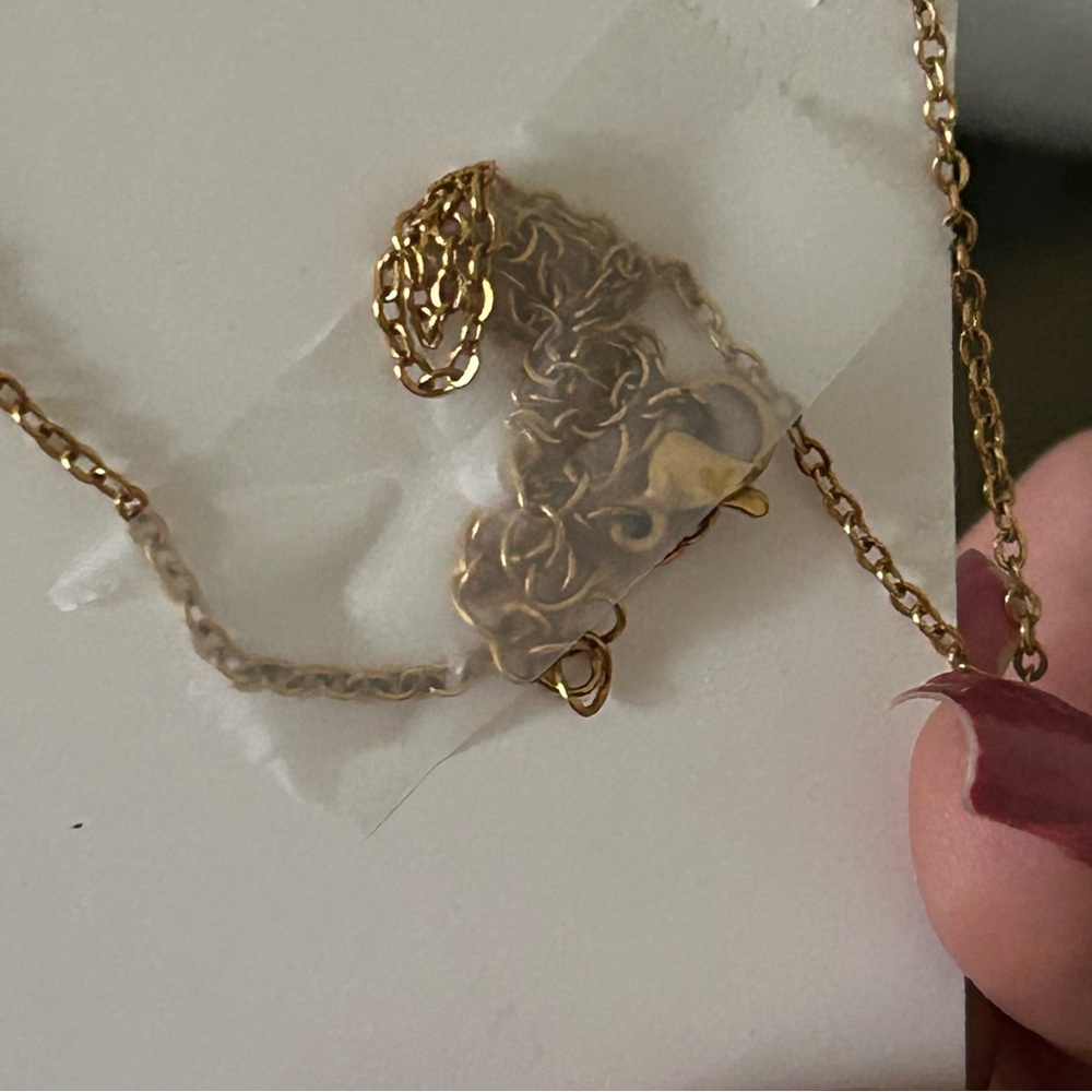 Gold and Red Clover Pendant Necklace - Picture 10 of 12